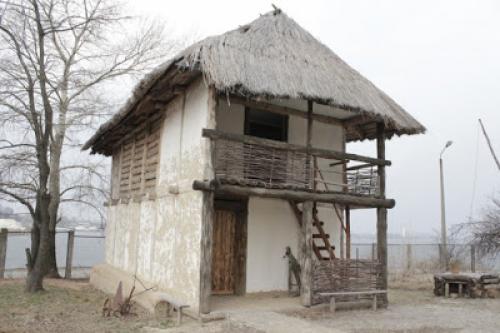 Каркасно-глинобитный дом. Первый глинобитный дом был построен 3500-4000 лет до н.э. в Триполье.