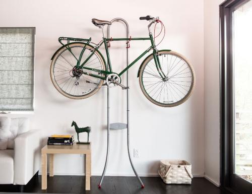 Хранение велосипеда на стене. Где можно хранить велосипед в квартире