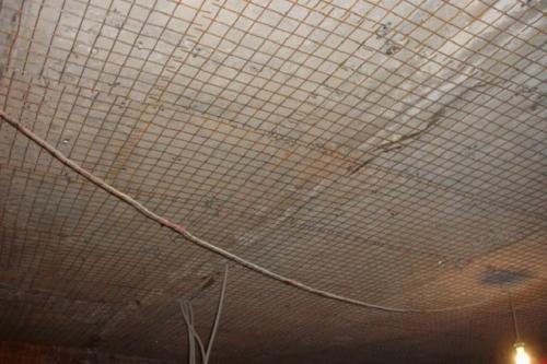 Как выровнять перепад плит на потолке. Как выровнять потолок шпаклевкой