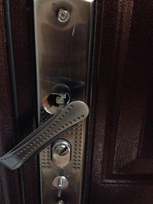 Ремонт дверной ручки железной двери. Виды и причины неисправностей