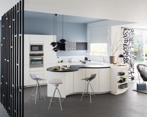 Отделить кухню от гостинной шторой. Рабочая зона