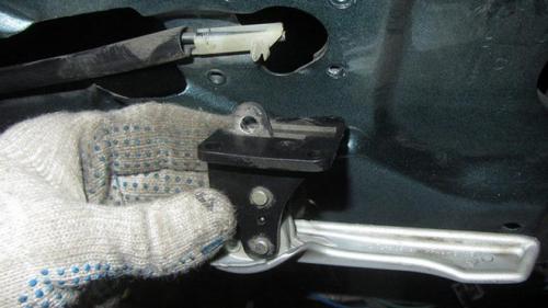 Замена наружней ручки двери гранта. Как правильно выполнить замену ручки на задней двери в Ладе Гранте