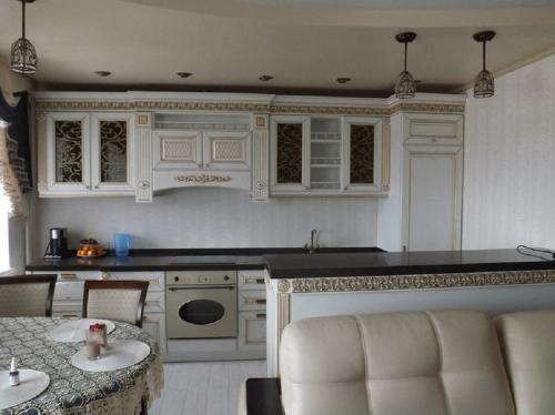 Красивые перегородки между кухней и гостиной. Какую роль выполняет перегородка между гостиной и кухней