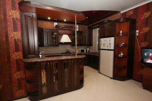 Красивые перегородки между кухней и гостиной. Какую роль выполняет перегородка между гостиной и кухней