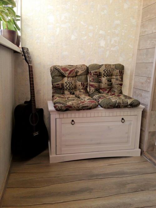 Диван на балкон с ящиком для хранения: как объединить комфорт и функциональность 21 Диван на балкон с ящиком для хранения: как объединить комфорт и функциональность 21