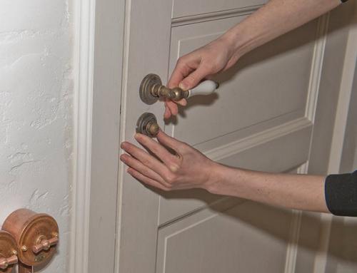 Дверная ручка не возвращается в исходное положение. Ремонт дверных ручек входной двери: что обычно ломается