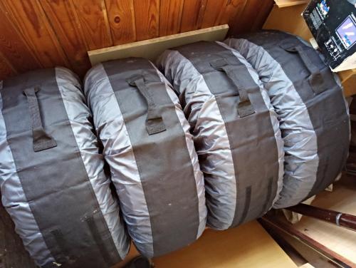 Как защитить ящик-сидение от воздействия погодных условий в Минске. Подходящие места для хранения