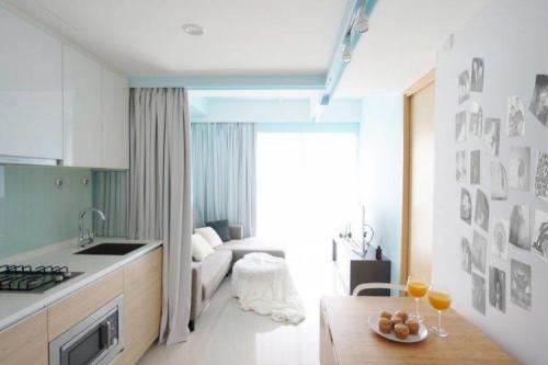 Зонирование кухни перегородкой. Шторы и занавески