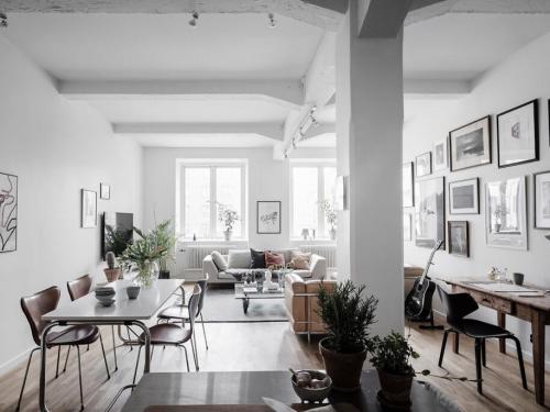 Уютная гостиная в светлых тонах. Светлая гостиная: примеры красивого и современного дизайна зала в светлых тонах (120 фото)