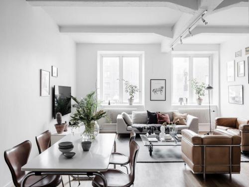 Уютная гостиная в светлых тонах. Светлая гостиная: примеры красивого и современного дизайна зала в светлых тонах (120 фото)