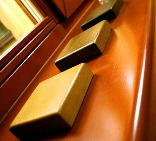 Установка деревянного подоконника. Как установить деревянный подоконник: особенности и технология монтажа