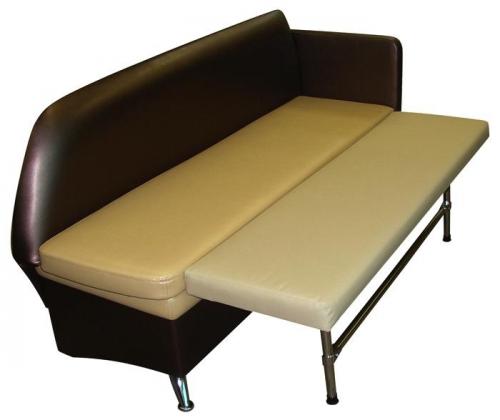 Функциональность и стиль: скамья на балкон с ящиком для хранения 10