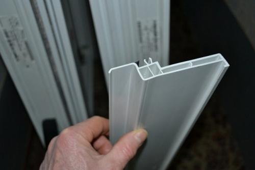 Прижимная планка для подоконника. Разновидности подставочных профилей для окон ПВХ и способы монтажа