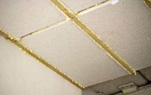 Как выровнять потолок в гараже. Варианты подшивки потолка в гараже – деревянный, металлический каркас