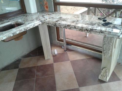 Подоконник из столешницы. Подоконник-столешница на кухне