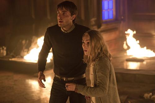 Коридор с серыми дверьми: путь в неизвестность 03 Коридор с серыми дверьми: путь в неизвестность 03