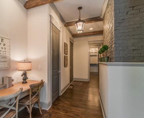 Можно ли использовать серые двери в классическом интерьере, и если да то как. Серые двери в интерьере: вопросы и ответы