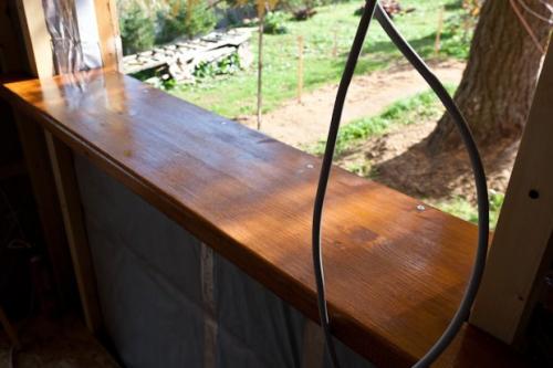 Установка деревянного подоконника своими руками.. Монтаж деревянного подоконника – стоит ли затевать? 01