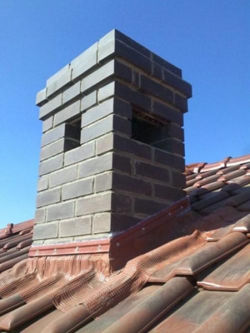 Отделка печной трубы. Самостоятельная отделка дымохода на крыше в 3 вариантах