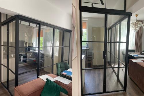 Барьер между кухней и комнатой: что нужно знать о стенах 08