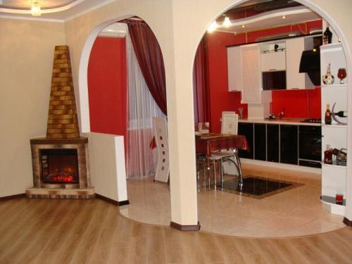 Какие варианты дизайна стены между кухней и комнатой существуют. Виды перегородок для установки в кухне-гостиной