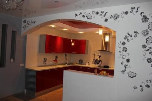 Какие варианты дизайна стены между кухней и комнатой существуют. Виды перегородок для установки в кухне-гостиной