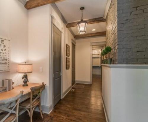 Какие аксессуары лучше всего дополняют серую Дверь. Полезные и «вредные» сочетания