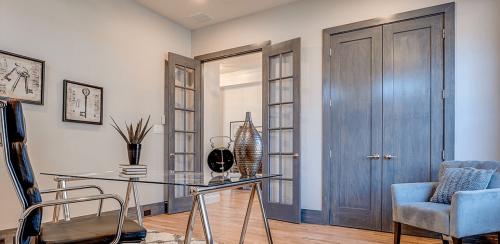 Серая Дверь в интерьере: как выбрать идеальный оттенок для вашего дома 01 Серая Дверь в интерьере: как выбрать идеальный оттенок для вашего дома 01