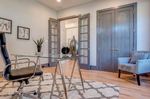 Можно ли использовать серые двери в детской комнате. Серые двери в интерьере: вопросы и ответы