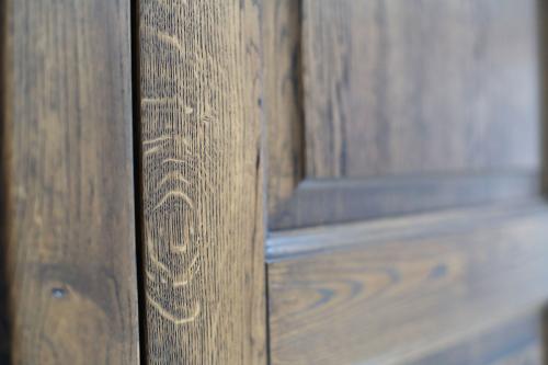 Серые межкомнатные двери: универсальный выбор для современного интерьера 01 Серые межкомнатные двери: универсальный выбор для современного интерьера 01