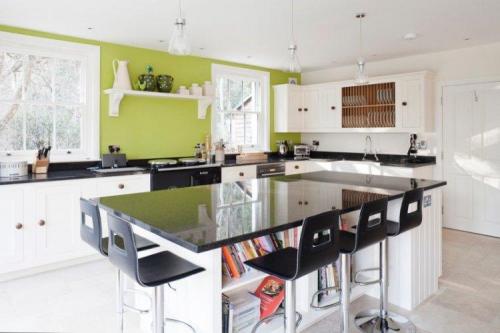 Сочетание цветов в интерьере с зеленым. Сочетание с другими цветами