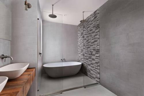 Ремонт с серой плиткой. Серая плитка для ванной комнаты: выбор тона для декора, реальные фото примеры сочетания серых оттенков с другими цветами