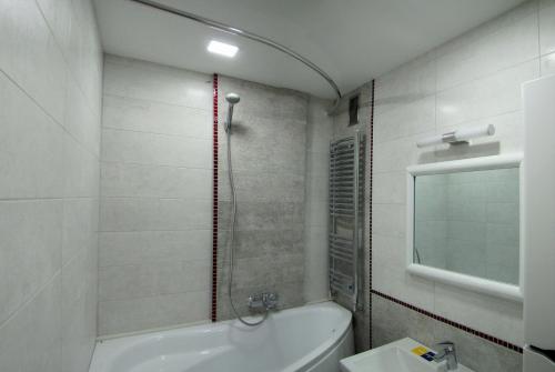 С каким цветом сочетается серая плитка. Оттенки серого цвета