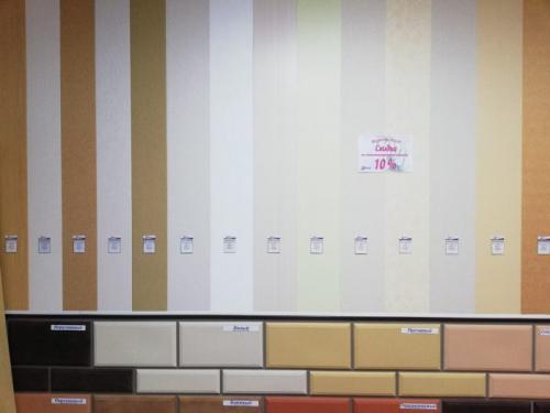 Какие преимущества использования пластиковых панелей на потолке кухни. Потолок из пластиковых панелей на кухне: спасение для комнаты-«неряхи»