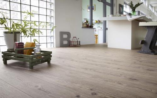 Серый ламинат, какие обои. Серый пол в интерьере квартиры. Какие обои и двери подойдут под серый ламинат? 110 лучших фото примеров