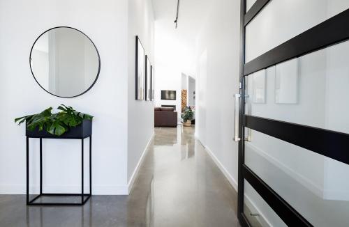 Тёмно-серый пол, какие стены. Подбор цвета пола в квартире