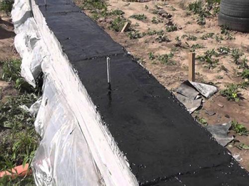 Отсутствует гидроизоляция между цоколем и стеной! Фото последствий и как устранить причину? 04