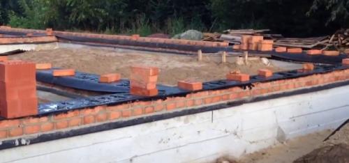 Рубероид между фундаментом и кладкой. Зачем кладут рубероид между фундаментом и кладкой