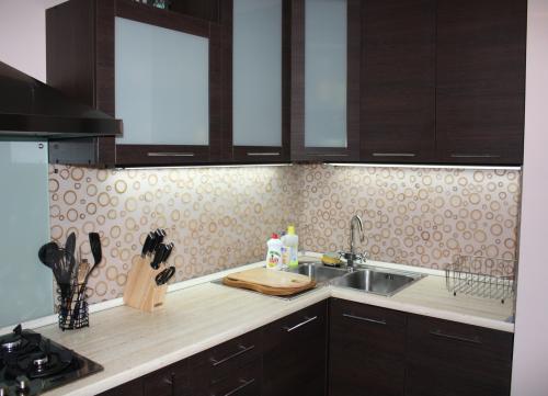 Сделай свою мечту: кухня из пластиковых панелей своими руками 13