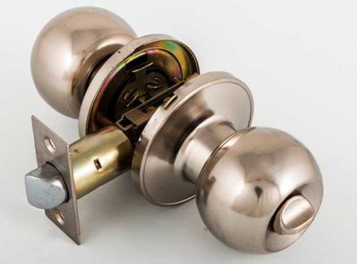 Как разобрать дверную ручку со встроенной защелкой. Как снять и разобрать дверную ручку различных видов — порядок действий