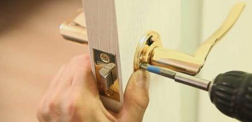 Как разобрать дверную ручку со встроенной защелкой. Как снять и разобрать дверную ручку различных видов — порядок действий