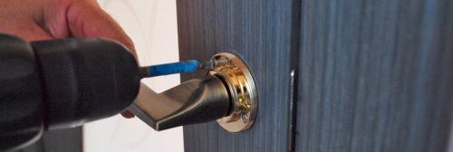 Как снять дверную ручку круглую. Как правильно снять дверную ручку межкомнатной двери