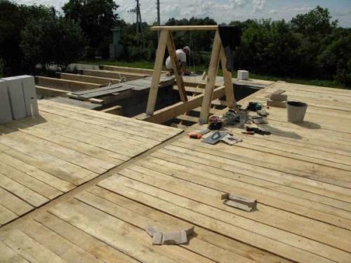 Черновой пол в доме из бруса. Варианты и схемы устройства