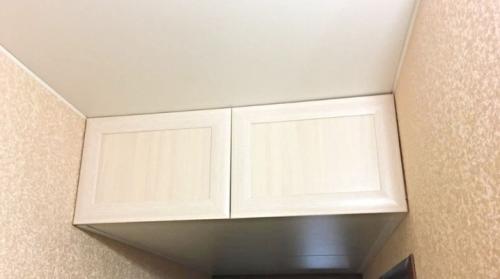 Как сделать антресоль над шкафом. Как сделать антресоль своими руками?