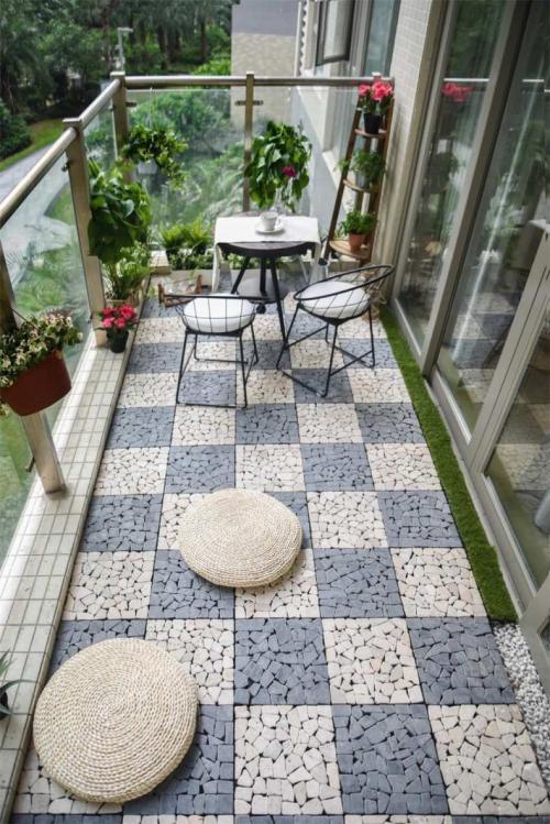 Что постелить на пол на холодном балконе. Пол на балконе: из чего лучше и дешевле сделать своими руками? Все о подготовке и монтаже основания для открытого или застекленного балкона