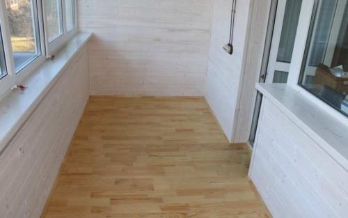 Что постелить на пол на холодном балконе. Пол на балконе: из чего лучше и дешевле сделать своими руками? Все о подготовке и монтаже основания для открытого или застекленного балкона