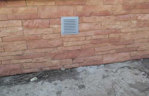 Как часто нужно проверять продухи в фундаменте зимой. Имеет ли смысл указывать вентиляционные отверстия