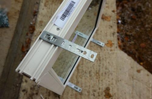 Как крепить пластиковые окна. Виды крепления окна к проёму