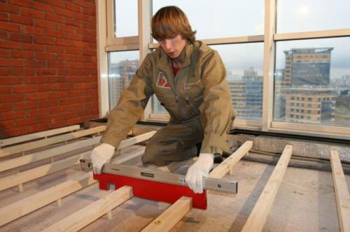 Как сделать пол из дерева на лагах. Установка лаг для пола 03 Как сделать пол из дерева на лагах. Установка лаг для пола 03