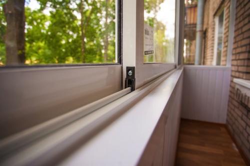 Раздвижные окна на балкон плюсы и минусы. Плюсы и минусы трех видов раздвижных окон на балкон